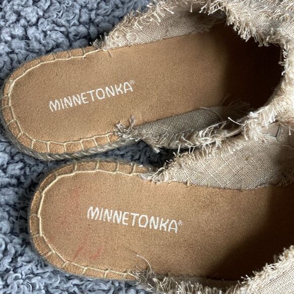 Minnetonka 10 Pepper Slide Sandals - Picture 9 of 12
